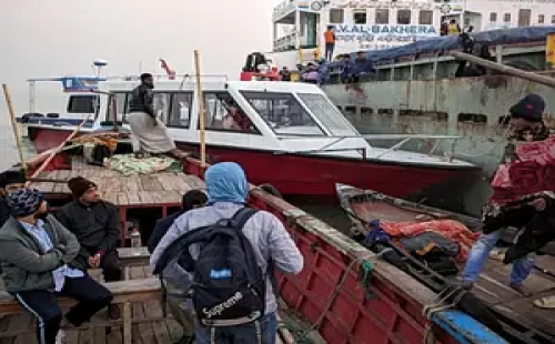 জাহাজে ৭ খুনের রহস্য উদ্‌ঘাটনসহ বিভিন্ন দাবিতে কর্মবিরতিতে যাচ্ছেন নৌযান শ্রমিকেরা