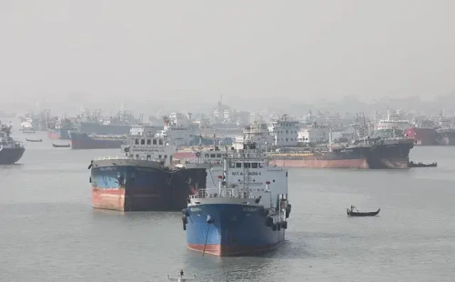 সাগর ও নদীপথে আটকে গেল ১৫ লাখ টন পণ্য