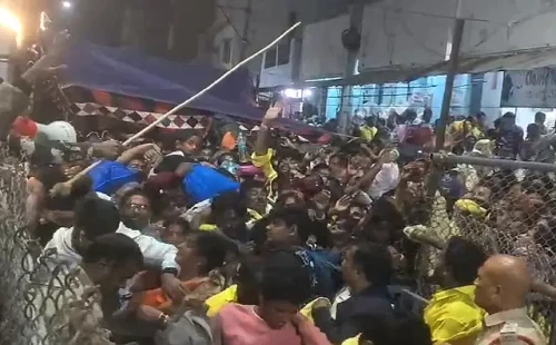 ভারতের তিরুপতি মন্দিরে পদদলিত হয়ে ছয়জনের মৃত্যু