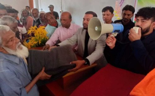 মেহেরপুরের গাংনীতে অসহায় ও দরিদ্রদের মাঝে শীতবস্ত্র বিতরণ