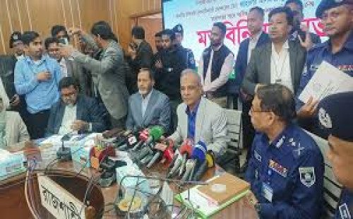 কুষ্টিয়া মেডিকেল কলেজে হাসপাতাল চালুর দাবিতে শিক্ষার্থীদের মহাসড়ক অবরোধ, যানজট