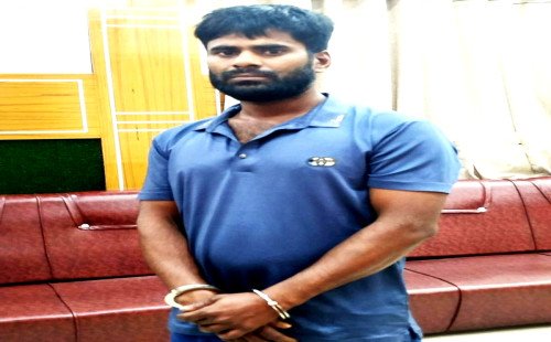 কুষ্টিয়া দৌলতপুর পদ্মার চরের শীর্ষ সন্ত্রাসী সাঈদ ঢাকা থেকে গ্রেপ্তার