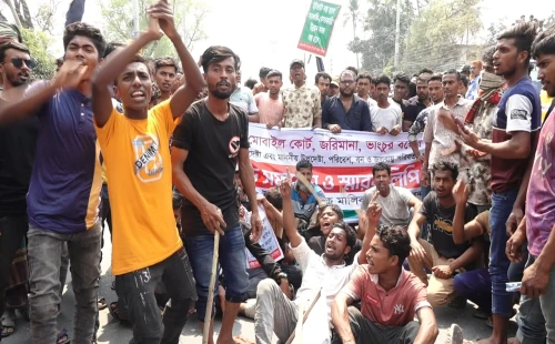 ইটভাটা বন্ধ ঘোষনার প্রতিবাদে কুষ্টিয়ায় মালিক শ্রমিক ও কর্মচারীদের বিক্ষোভ