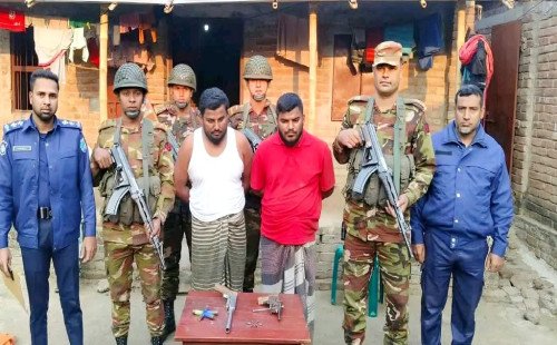 ভেড়ামারায় বিএনপি নেতার বাড়ি থেকে অস্ত্র ও গুলি জব্দ, গ্রেপ্তার ২