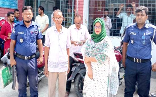 কুষ্টিয়ায় জমির পর্চা তুলতে গিয়ে বিপত্তি, অতিরিক্ত টাকা দাবি দলিল লেখকের