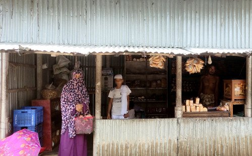 কুষ্টিয়ায় বিএসটিআই এর উদাসীনতায় অলি-গলিতে গড়ে উঠছে ব্রেড ও বিস্কুট ফ্যাক্টরি