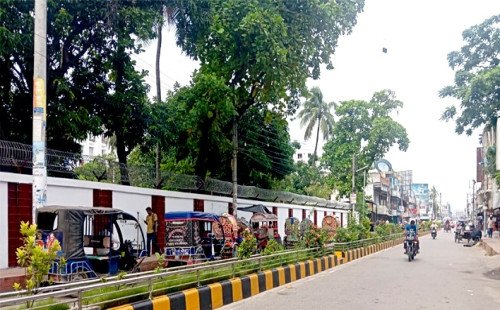 কুষ্টিয়ায় গণঅভ্যুত্থানের পর নিভে গেছে সৌন্দর্যবর্ধক সড়কবাতি, অন্ধকারে শহরবাসী