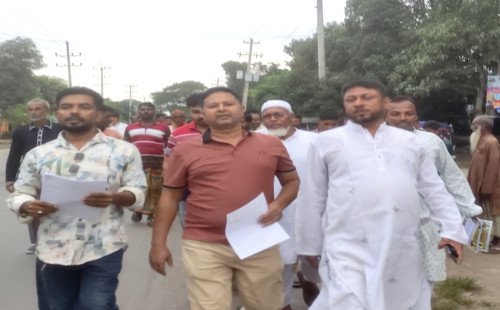 কুষ্টিয়া সদর-৩ আসনে ভাদালিয়া বাজারে বিএনপির লিফলেট বিতরণ ও গণসংযোগ