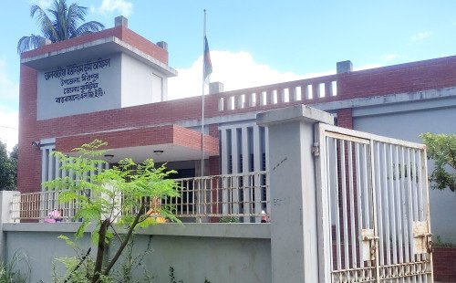 কুষ্টিয়ার মিরপুরে ভূমি অফিসারের অবহেলায় ভুক্তভোগীর আদালতের শরণাপন্ন