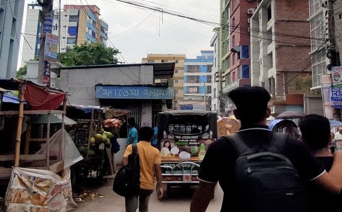 কুষ্টিয়ায় ফুটপাত দখল ভোগান্তিতে পথচারী ও যাত্রীরা