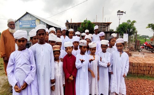 কুষ্টিয়ায় এতিমদের মুখে হাসি ফোটাতে আহ্বান