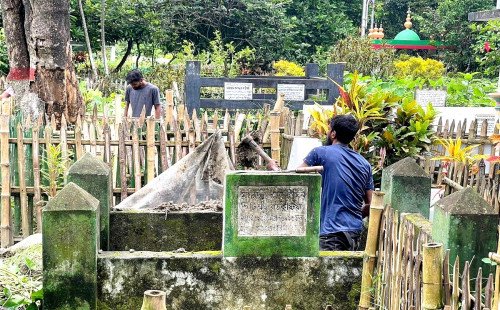 কুষ্টিয়ায় বাবা–মায়ের কবরেই চিরনিদ্রায় লালনকন্যা ফরিদা পারভীন