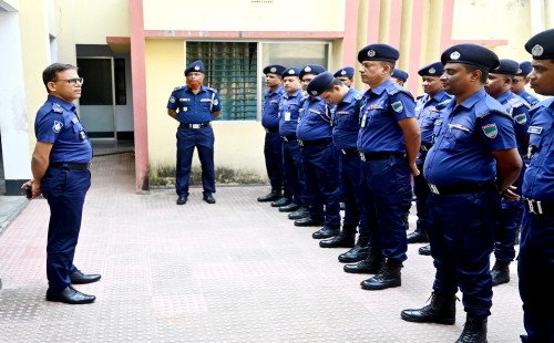 কুষ্টিয়ার পুলিশ সুপারের কুমারখালী থানা আকস্মিক পরিদর্শন