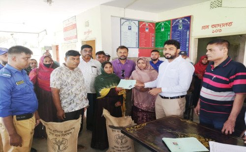 কুষ্টিয়ার ভেড়ামারায় ভিডব্লিউবি কার্ড ও চাল বিতরণের উদ্বোধন