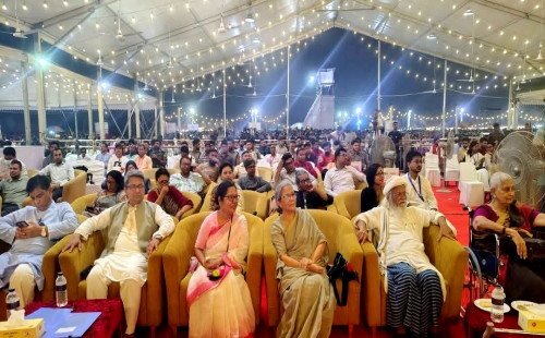 কুষ্টিয়ায় ফকির লালন সাঁইয়ের ১৩৫তম তিরোধান দিবসে দর্শনার্থীর উপচে পড়া ভিড়, ভাব-জগতের গানে মুখরিত ছেঁউড়িয়া আখড়া