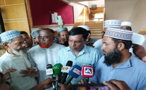 কুষ্টিয়ায় জেলা প্রশাসককে আদর্শ শিক্ষক ফেডারেশনের ৭ দফা দাবিতে স্মারকলিপি প্রদান