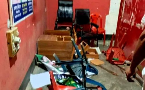 কুষ্টিয়ায় জাতীয় পার্টির জনসভায় বিএনপি নেত্রীকে অশালীন সম্বোধন, প্রতিবাদে ঝাড়ুমিছিল