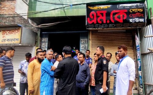 কুষ্টিয়ায় স্বর্ণের দোকানে দিনের বেলায় প্রায় ১৮ লক্ষ টাকার স্বর্ণ ও রুপা চুরি