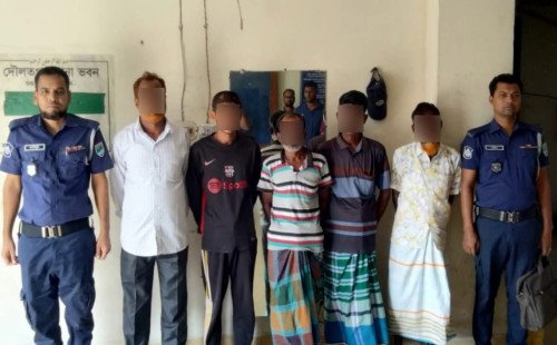 কুষ্টিয়ায় পুলিশের অভিযানে ১২ আসামি গ্রেফতার