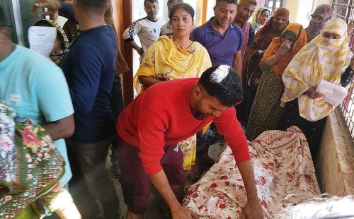 কুষ্টিয়ায় কুমারখালী পৌরসভায় সার্ভেয়ারের ঘুষিতে রোলার ড্রাইভারের মৃত্যুবকেয়া বেতন দাবি ঘিরে সংঘর্ষ, এলাকায় উত্তেজনা