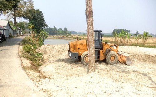 নির্দেশ অমান্যে রেলওয়ের জলাশয় ভরাট: পোড়াদহে ভূমিদস্যুদের বিরুদ্ধে মিরপুর থানায় অভিযোগ