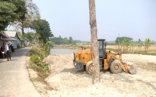নির্দেশ অমান্যে রেলওয়ের জলাশয় ভরাট: পোড়াদহে ভূমিদস্যুদের বিরুদ্ধে মিরপুর থানায় অভিযোগ