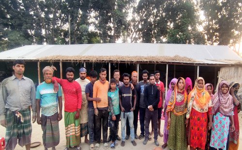 কুষ্টিয়ায় মাটির পণ্যে ঐতিহ্যের ছোঁয়া, মেসার্স মামা-ভাগ্নে মৃৎশিল্পের কারুকাজে প্রাণ ফেরে গ্রাহক চাহিদায়