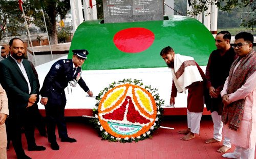 মহান বিজয় দিবসে শহীদদের প্রতি জেলা পুলিশ কুষ্টিয়ার বিনম্র শ্রদ্ধা