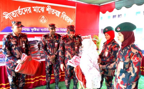 কুষ্টিয়ায় শীতার্তদের পাশে মানবিকতার হাত ৪৭ বিজিবির উদ্যোগে কম্বল বিতরণ
