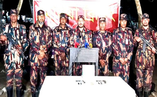 কুষ্টিয়া সীমান্তে বিজিবির অভিযানে বিদেশি অস্ত্র ও গোলাবারুদ উদ্ধার