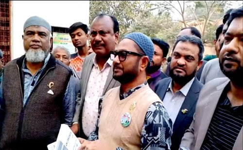 ইঞ্জিনিয়ার জাকির হোসেন সরকারের পক্ষে ভোট চাইলেন আখতারুজ্জামান কাজল মাজমাদার