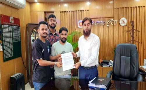 কুষ্টিয়া আবরার ফাহাদ স্টেডিয়াম-এ এক সদস্যবিশিষ্ট কমিটি বাতিলের দাবিতে মানববন্ধন