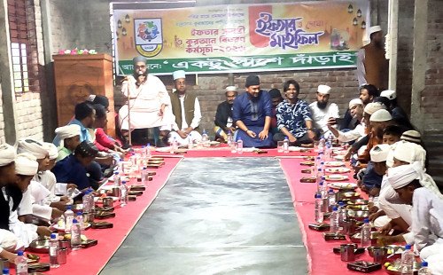 কুষ্টিয়ায় মাহে রমজানে কুরআন বিতরণ, ইফতার ও দোয়া মাহফিলে আধ্যাত্মিক আবহ
