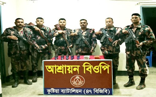 কুষ্টিয়ায় ৪৭ বিজিবির জোড়া অভিযানে ১৮ লাখ ৯৫ হাজার টাকার ভারতীয় মাদক ও চকলেট বাজি জব্দ
