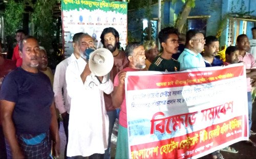 কুষ্টিয়ায় হোটেল–রেস্তোরাঁ শ্রমিকদের বিক্ষোভ সমাবেশনিম্নতম মজুরি বাস্তবায়ন, শ্রমআইন কার্যকর ও ঈদ বোনাসের দাবি