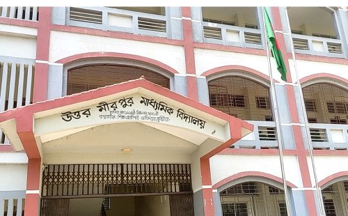 প্রবাসে থেকেই প্রধান শিক্ষকের পদ সামলাচ্ছেন কুষ্টিয়ার মনিরুল ইসলাম