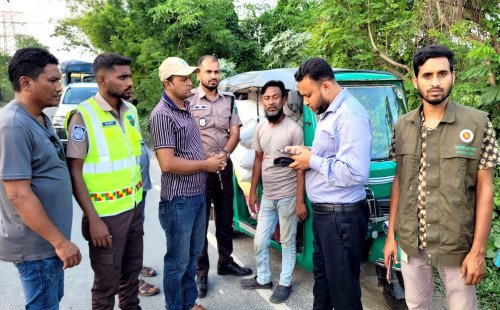 ভেড়ামাড়ায় মহাসড়কে ৪০০ কেজি নিষিদ্ধ পলিথিন জব্দ, ভ্রাম্যমাণ আদালতে জরিমানা