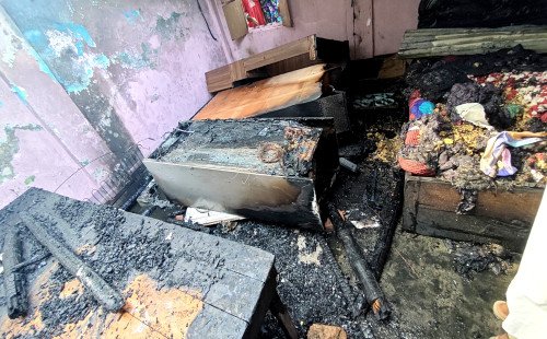 কুমারখালীর ছেঁউড়িয়া মন্ডলপাড়া ১নং ওয়ার্ডে বিদ্যুৎস্পৃষ্ট হয়ে অগ্নিকাণ্ড