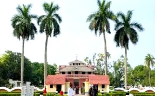 রবীন্দ্রনাথের ১৬৫তম জন্মজয়ন্তী শিলাইদহ কুঠিবাড়িতে উৎসবের রঙে মুগ্ধ জনপদ