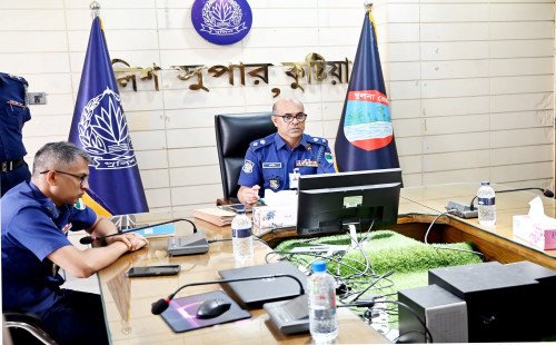 কুষ্টিয়ায় কর্তব্যরত অবস্থায় শহীদ পুলিশ সদস্যদের পরিবারে ঈদের শুভেচ্ছা ও সহায়তা