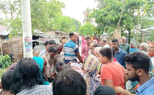 গাংনীতে ফুটবল খেলতে গিয়ে বজ্রপাতে স্কুলছাত্র নিহত, আহত ৩