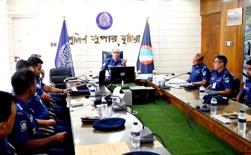 কুষ্টিয়া পুলিশ লাইন্সে জেলা পুলিশের মাসিক কল্যাণ ও অপরাধ সভা অনুষ্ঠিত, শ্রেষ্ঠ ১৬ পুলিশ সদস্যকে সম্মাননা
