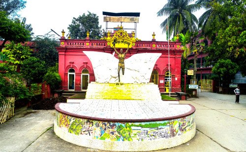 কুষ্টিয়ায় বাড়ছে প্রশ্ন বহিরাগত যানবাহনের প্রবেশে ক্ষুব্ধ স্থানীয় চালকরা; অতিরিক্ত অর্থ আদায়ের অভিযোগ