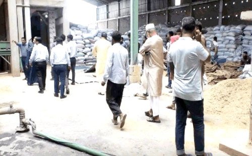 কুষ্টিয়ায় রাইস মিলের কালো ধোঁয়া-ছাইয়ে অতিষ্ঠ জনজীবন