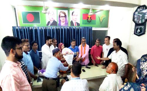 কুষ্টিয়ায় পেশাজীবী দলের নেতৃবৃন্দকে জেলা বিএনপির সদস্য সচিবের ফুলেল শুভেচ্ছা