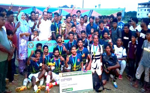 কুষ্টিয়া পৌরসভার ঘরে গোল্ডকাপ ফাইনালে সদর উপজেলাকে ১-০ গোলে হারিয়ে চ্যাম্পিয়ন
