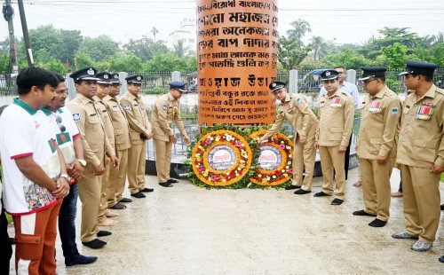 জুলাই শহীদদের প্রতি কুষ্টিয়া জেলা পুলিশের শ্রদ্ধাঞ্জলি
