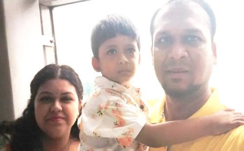 কলকাতার হোটেলে আগুনে শিশুসহ প্রাণ গেল কুষ্টিয়ার সাংবাদিক দম্পতির