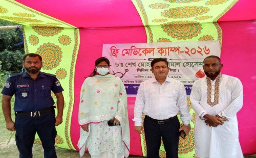কুষ্টিয়ায় ফ্রি মেডিকেল ক্যাম্প পরিদর্শনে সিভিল সার্জন