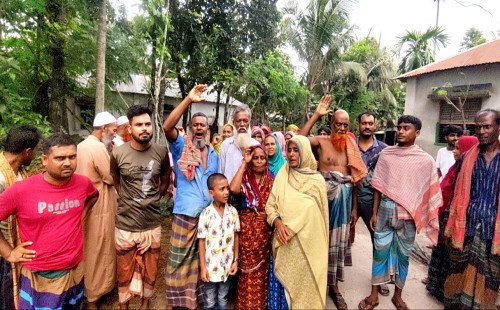 ভাদালিয়া স্বস্তিপুর মধ্যপাড়ার মাঠে যাওয়ার রাস্তা নিয়ে দুই পক্ষের পাল্টাপাল্টি অভিযোগ, এলাকায় উত্তেজনা